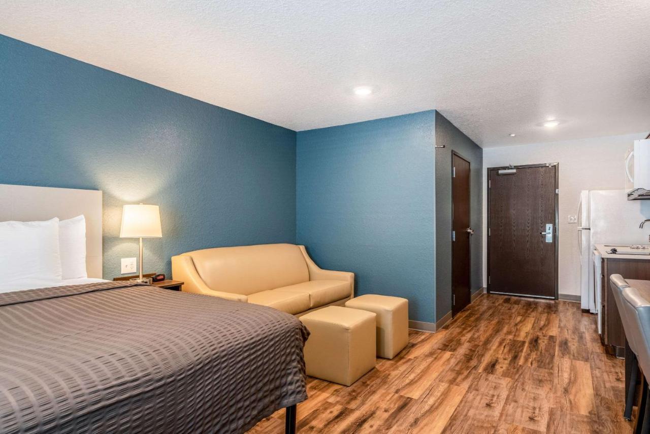 Woodspring North I-4 Orlando Area 2*